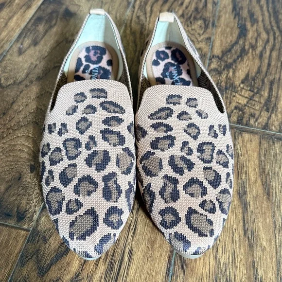 Vince Camuto Brown Leopard Print Flats, size 8.5 - Picture 3 of 9